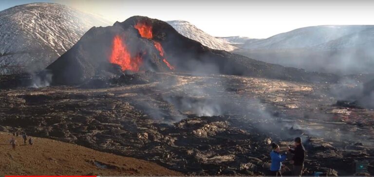 Erupcja wulkanu Fagradalsfjall na żywo