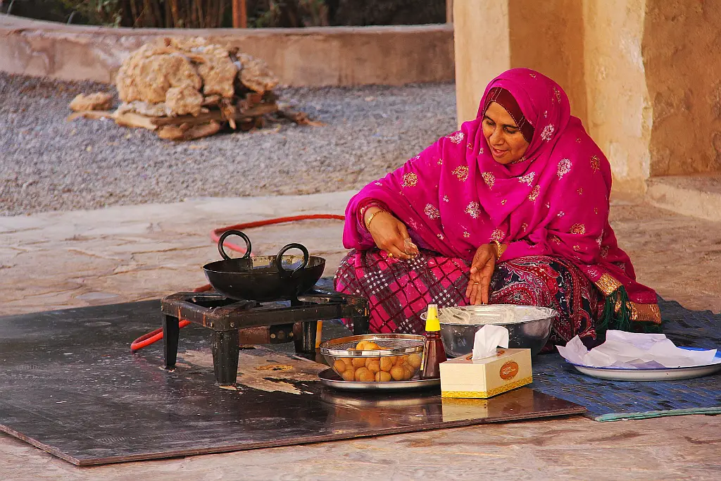 Posiłek. Fort Nizwa. Oman. Fot. sharonang pixabay