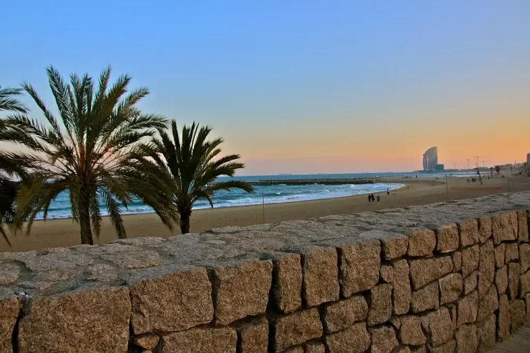 Barcelona zakazała palenia na plażach